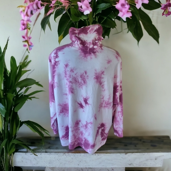 Victoria's Secret PINK Tie Dye Oversized Turtleneck Sweater NWT - Picture 2 of 7